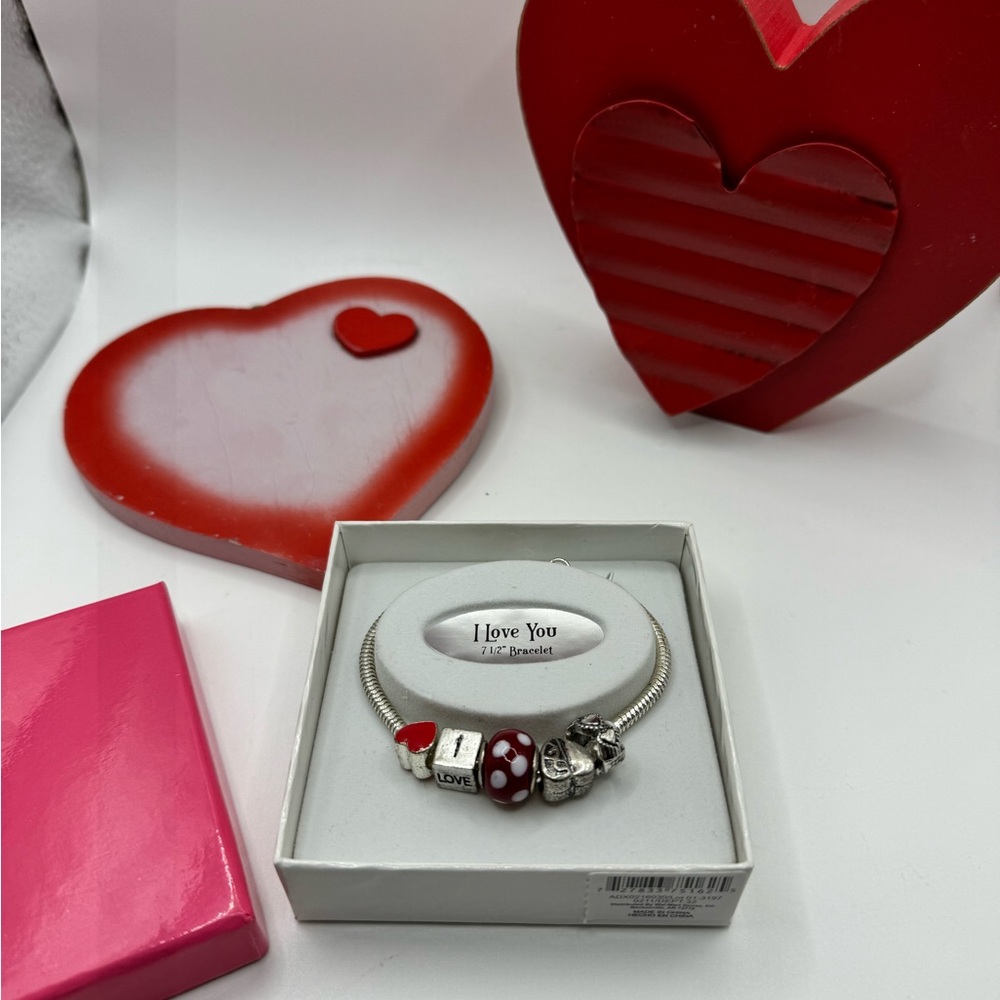 Love 7 1/2" Charm Bracelet‎ in Gift Box NEW